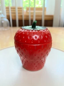 VINTAGE MILK GLASS STRAWBERRY PAINTED RED JELLY/ JAM JAR WITH LID - Picture 1 of 9