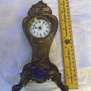 Antico OROLOGIO Art Nouveau Seth Thomas Piedi 1800 Metallo Fuso Vento Non Funzionante - Foto 1 di 9