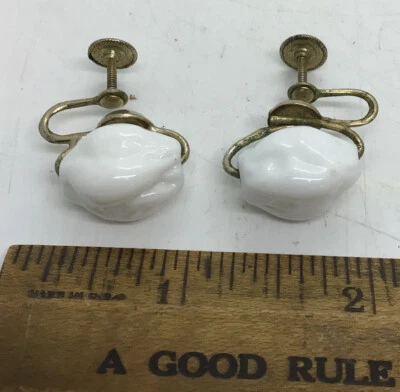 Fabulosos Pendientes Piedra Picapiedra Roca Blanco Tornillo Trasero Tipo Wilma Disfraz Foto 1 de 4