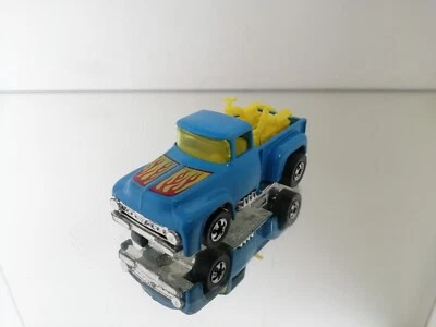 Hot Wheels Ford 56 Hi HAULER pick up camion con 2 moto buono - Immagine 1 di 4