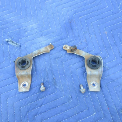 93-97 Ford Probe GT V6 2.5 KLDE Upper Radiator Bushing Mount Brackets w/Hardware - Image 1 of 3