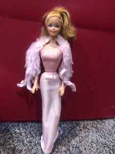 VINTAGE 1981 MATTEL #3554 PINK N PRETTY BARBIE DOLL with BOA SHIRT & SKIRT - Bild 1 von 5