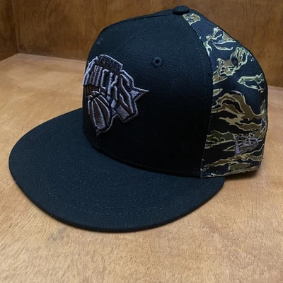 New Era New York Knicks 59Fifty Fitted Hat Cap Black Camo NBA Mens Size 7 5/8 - Image 1 of 4