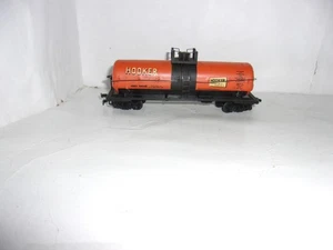 D9  (HO)  AHM/Pemco   HOOKER CHEMICAL TANK CAR  HDKX 56555 - Picture 1 of 5