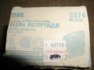 Receptáculo empotrado 5374, 2 polos 3 cables conexión a tierra 50 amperios - Imagen 1 de 2