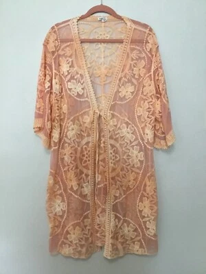 Plumero bordado de encaje Rue 21 kimono Fairycore rosa transparente Foto 1 de 4