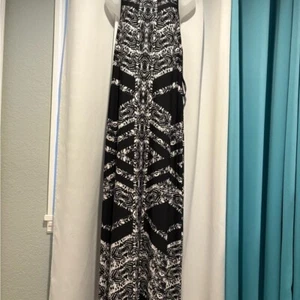 Bisou Bisou Maxikleid schwarz-weiß gemustert - Bild 1 von 3
