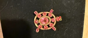Vintage Brooch MULTI PINK STONES BRASS INSET 2" X 1" - Picture 1 of 2