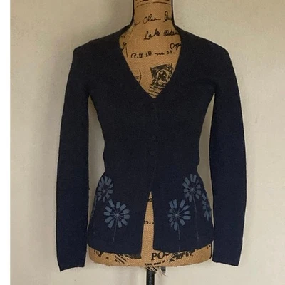 Cárdigan suéter Boden azul floral cuello en V para mujer 2 Foto 1 de 4