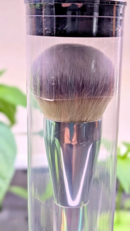 It Cosmetics Complexion Perfection Foundation Globe Brush in Tube