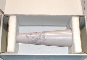 Lladro Porcelain Bud Vase THE BOUQUET, w/Original Box, 8" Tall Retired 06389 - Picture 1 of 5