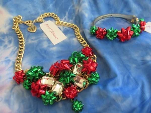 Betsey Johnson Holiday Bow Bib Necklace & Bracelet Crystal Red Green Bows NWT - Picture 1 of 10