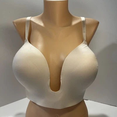 Victoria’s Secret 42 DD Plunge. NWOT - Image 1 of 4