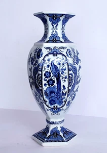 DELFT BLUE & WHITE PEACOCK VASE EXCELLENT - REGOUT MAASTRICHT HOLLAND - Picture 1 of 5