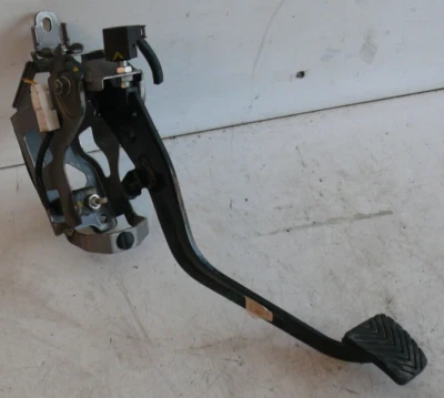 Pedal de embrague genuino Kia Seed Mk2 1.6 gasolina 2013 Foto 1 de 3