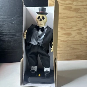 Vintage Gemmy Hip Swinging Skeleton Dancing Puttin' On The Ritz - Picture 1 of 10