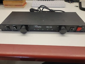 THE T.RACKS VM-100 VOLTAGE METER DISTRIBUTORE DI CORRENTE 8 uscite Misuratore - Photo 1/2