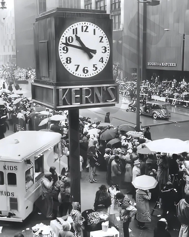 Ernst Kern Company Clock Corner Detroit Woodward Gratiot 8x10 Photo Enhanced - Image 1 of 1