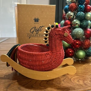 Vintage Avon vimini rosso cavallo a dondolo cesto mensola 8 pollici Natale - Foto 1 di 7