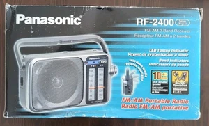 Radio AM/FM portátil Panasonic RF-2400 - Receptor plateado alimentado por CA/CC caja abierta - Imagen 1 de 5