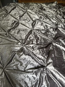 STUNNING QUALITY SILVER VELVET BEDSPREAD/ THROW - Picture 1 of 3