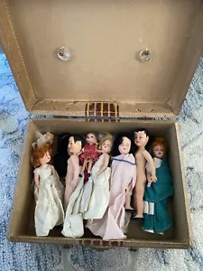 Vintage Old Doll Carrying Case full of dolls - Picture 1 of 3
