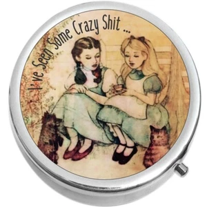 Dorothy and Alice Seen Some Crazy Medical Pastillero Caja Medicina Pastillero - Imagen 1 de 4