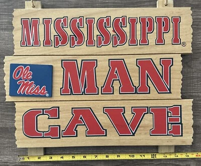 Letrero de equipo de madera Ole Miss Rebels fútbol americano "Mississippi Man Cave" Foto 1 de 3
