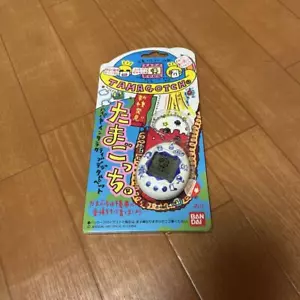 BANDAI Tamagotchi Primera generación Blanco patrón azul marino 1997 Sin abrir - Imagen 1 de 2