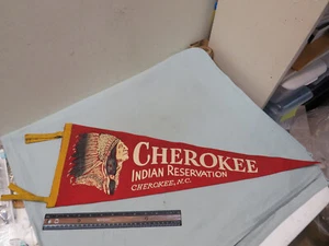 Vintage Cherokee Indian Reservation Cherokee, NC Pennant in feltro - Foto 1 di 3