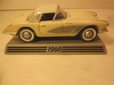 DANBURY MINT 1/43 DIECAST  CORVETTE, 1960 WHITE 290 HP COUPE. 50th ANNIV. SERIES - Image 1 of 4
