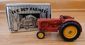 Ertl Toy Farmer Massey Harris 55 Diesel Tractor Diecast 1:43 1992 - Picture 1 of 12