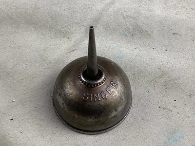 "Lata de aceite de máquina de coser Singer pequeña de colección de 2"" de ancho x 2 7/8"" de alto bonita" Foto 1 de 4