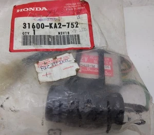Honda XR250R XR200R TLM50 Rectifier Regulator 31600-KA2-752.Genuine.Nos.NEW - Picture 1 of 3