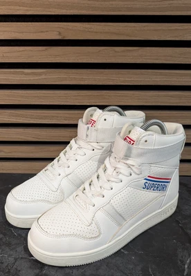 Tênis feminino de basquete Superdry hi-top branco tamanho 5 - Imagem 1 de 4