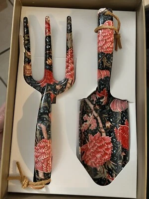 Victoria & Albert Museum Cray print gardening trowel and fork By Wild Ans Wolf - Image 1 of 2