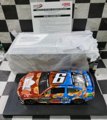Brad Keselowski #6 KINGS HAWAIAN SOFT PRETZEL BITES Chrome 2024 1:24 Mustang - Immagine 1 di 4