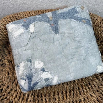 FALEZA ACOLCHADA BORDADA DE ARRECIFE DE CORAL GRANERO DE CERÁMICA (1) ESTÁNDAR ~ AZUL Foto 1 de 4