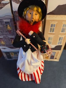 Byers Choice 2004 Exclusive Winterthur Woman with Candy Canes - Picture 1 of 9