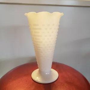 Vtg Milk Glass Hob Nail Vase Anchor Hocking - Picture 1 of 11