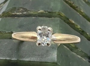 Anello solitario ovale con diamanti 14 kt - Foto 1 di 13