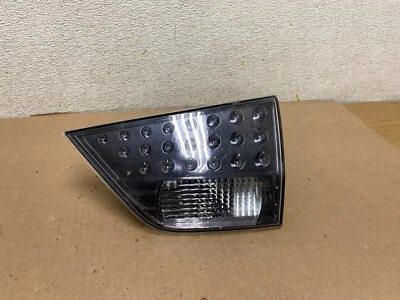 Lanterna traseira interna do passageiro direito Mitsubishi Outlander 2007 a 2013 fabricante de equipamento original M9964 DW - Imagem 1 de 4