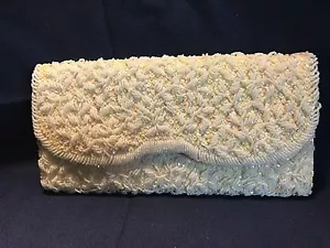 Bolso de noche de satén iridiscente con cuentas de marfil de colección LA REGALE - Imagen 1 de 6