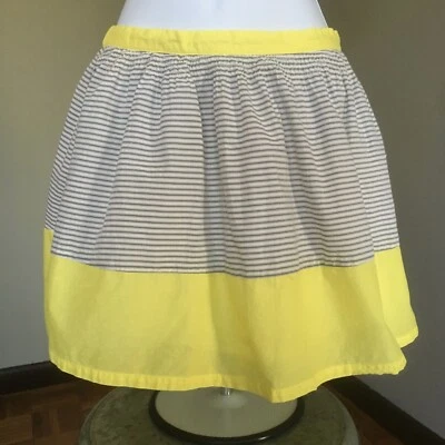 Falda de verano Old Navy Niños L amarilla, gris, rayas blancas. Forrado. Foto 1 de 4