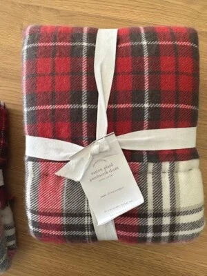 Pottery Barn Easton Cuadros Patchwork Navidad Vacaciones Euro Sham 26" Rojo Gris Nuevo Foto 1 de 3