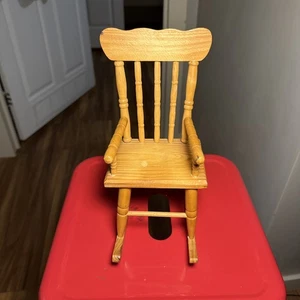 Handgefertigte Puppenmöbel aus Holz: Schaukelstuhl 10 Zoll B507 - Bild 1 von 4