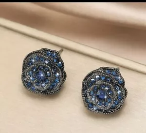 Pretty Rose Shaped Stud Earrings for Women Full of Shiny RhineStone Zinc Alloy - Picture 1 of 1