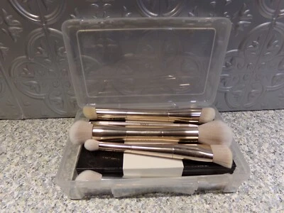 Estuche de plástico - Sostiene compactos de maquillaje de costura + pinceles y más (SOLO ESTUCHE) LEER Foto 1 de 4