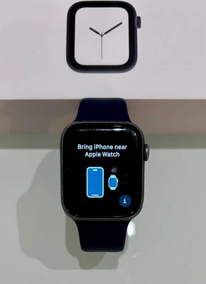 Apple Watch Series 4 (44mm) Space Grey – Cinturino Sport Blue Navy – Buone Cond. - Immagine 1 di 4