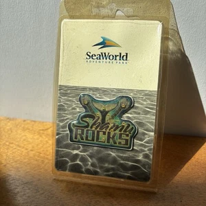Vintage Seaworld badge SHAMU ROCKS Pin magnet LIGHT UP now ULTRA RARE. NEW !!! - Picture 1 of 8